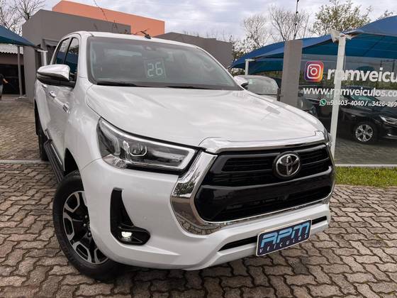 TOYOTA HILUX 2.8 D-4D TURBO DIESEL CD SRX 4X4 AUTOMÁTICO TOYOTA HILUX 2.8 D-4D TURBO DIESEL CD SRX 4X4 AUTOMÁTICO